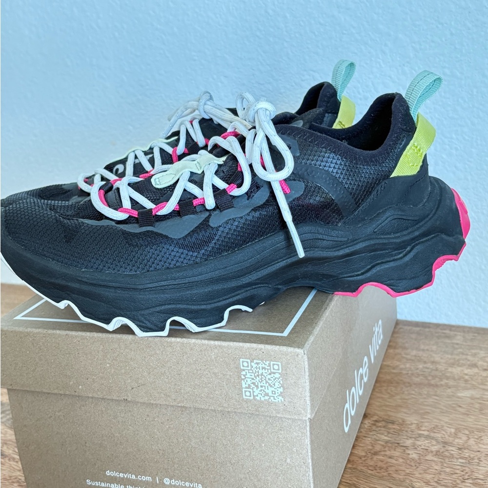 Sorel   Black and Pink Sneakers